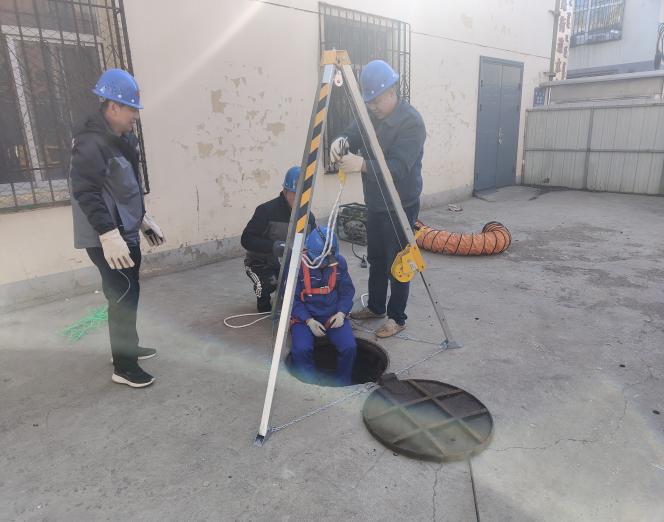 (47)橋靠分公司有限空間作業(yè)安全應(yīng)急演練 (4).png (47)橋靠分公司有限空間作業(yè)安全應(yīng)急演練 (4).png